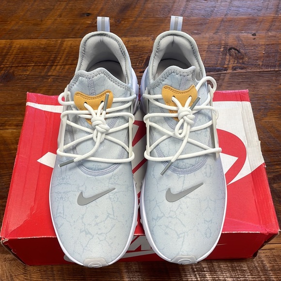 Nike React Presto Sneakers - Picture 2 of 6